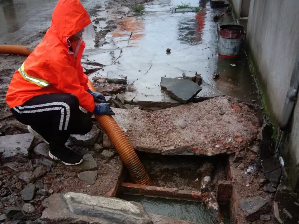 惠济专业清理污水池 炜誉市政以规范流程守护城市 “肠道”